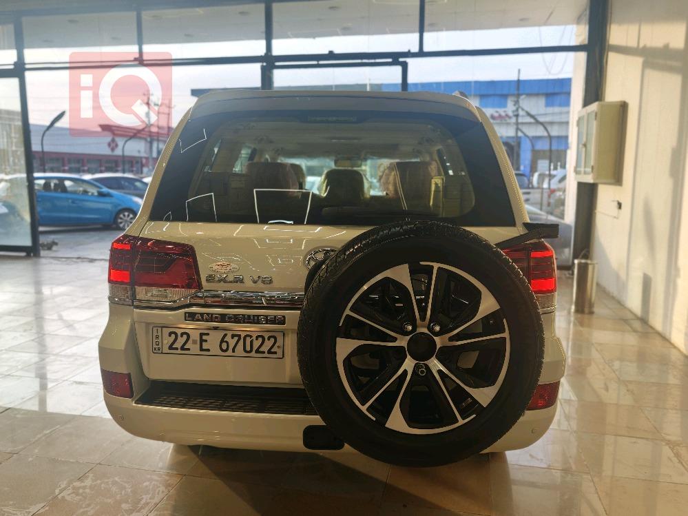 تۆیۆتا لاند کروزەر